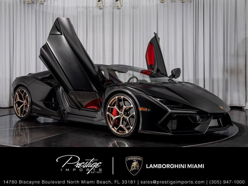 2025 Lamborghini Revuelto