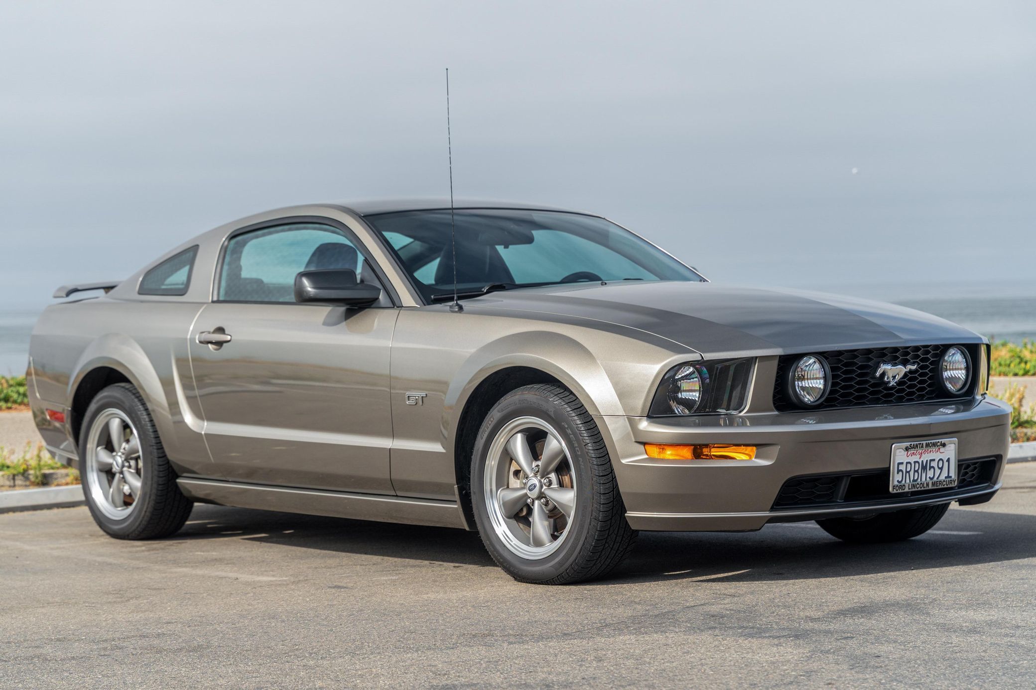 2005 Ford Mustang GT Premium