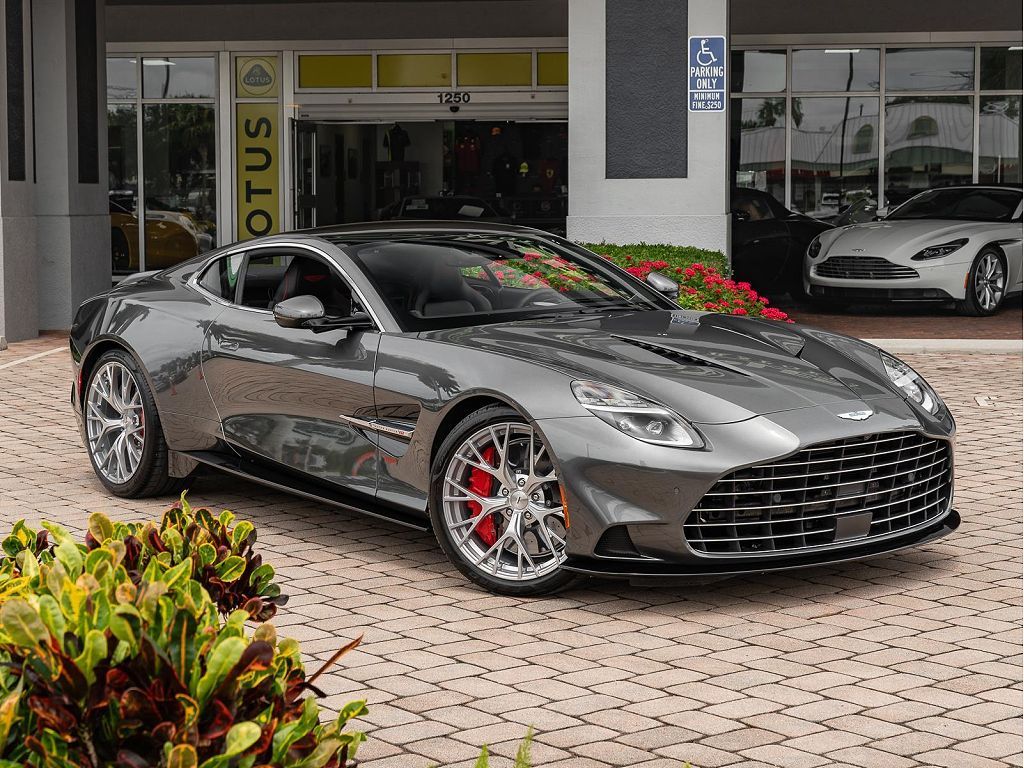 2025 Aston Martin Vanquish Coupe