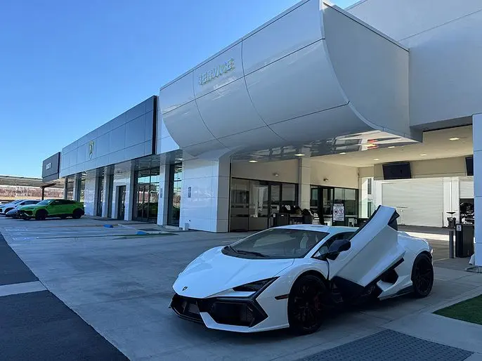 2024 Lamborghini Revuelto