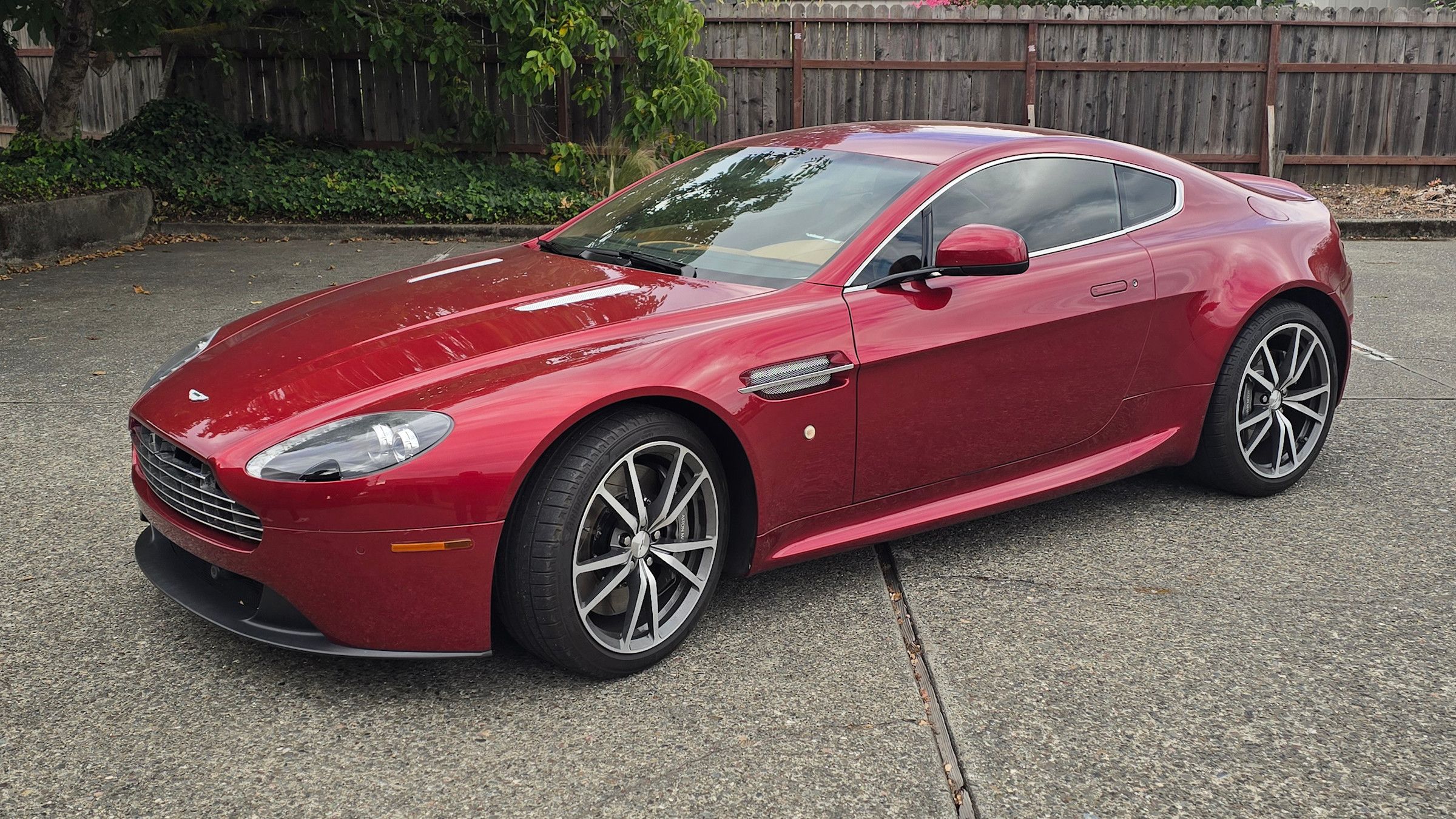 2012 Aston Martin Vantage Race Cars