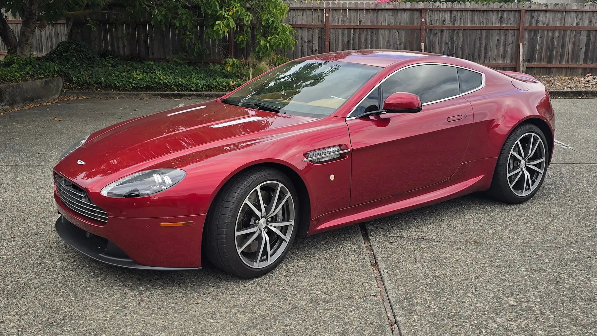 2012 Aston Martin Vantage Race Cars