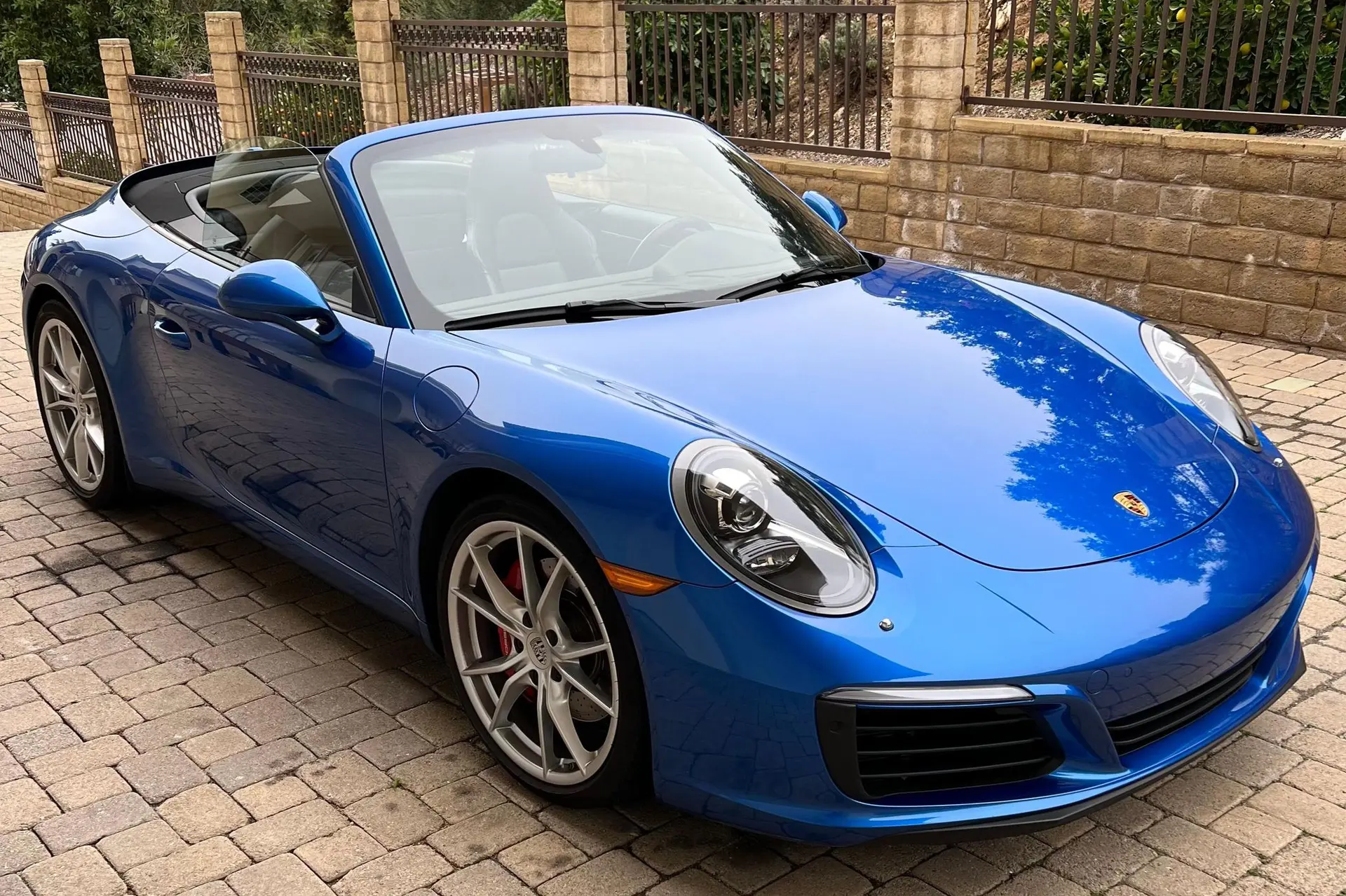 2017 Porsche 911 Carrera 4 GTS Cabriolet