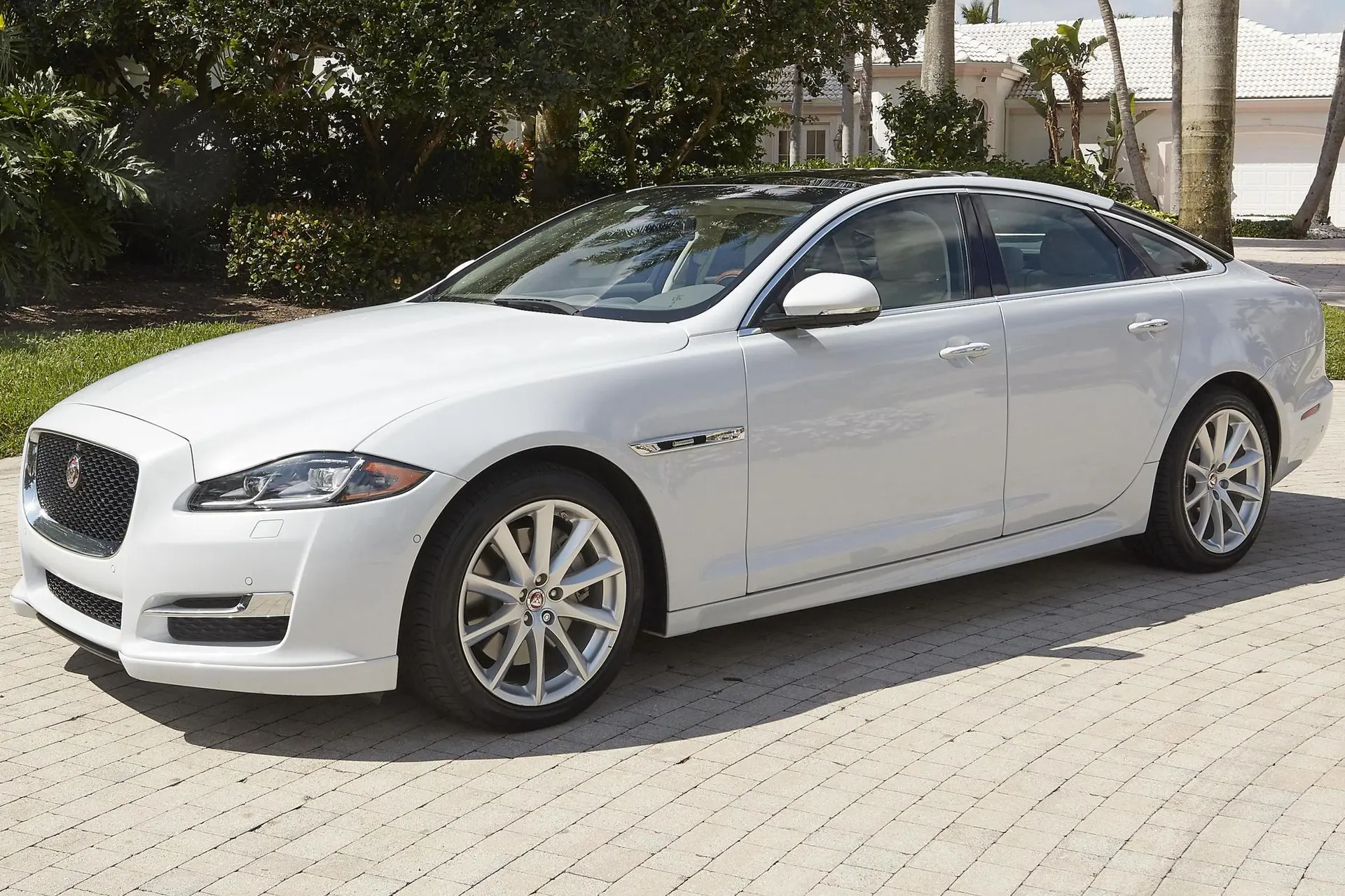 2016 Jaguar XJ