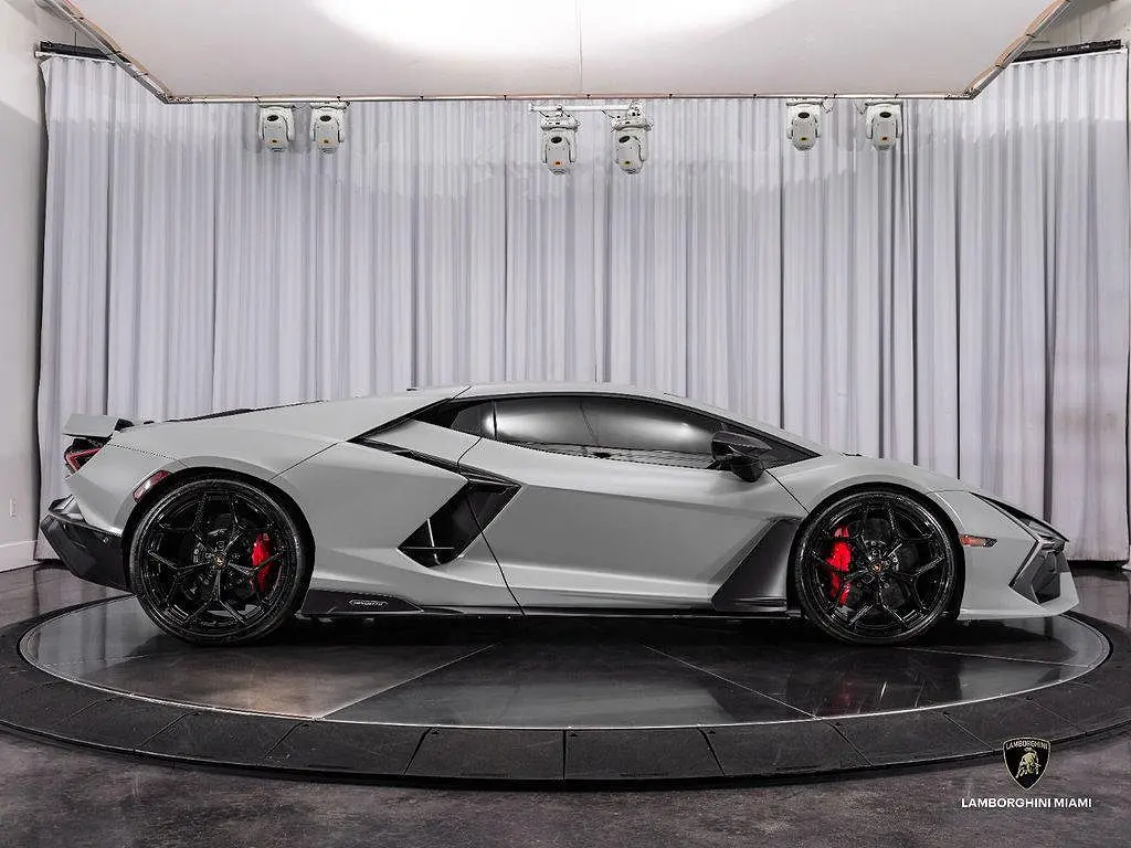 2024 Lamborghini Revuelto