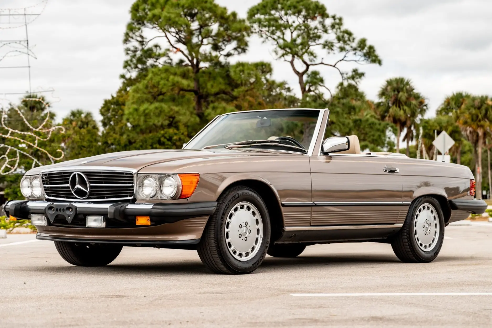 1987 Mercedes-Benz SL-Class 560SL
