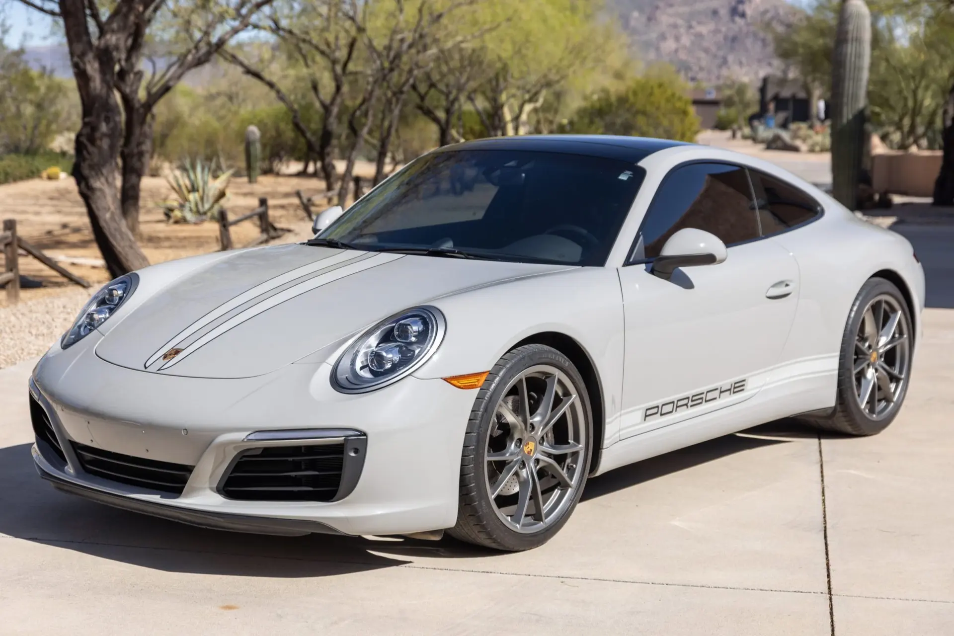 2018 Porsche 911 Carrera