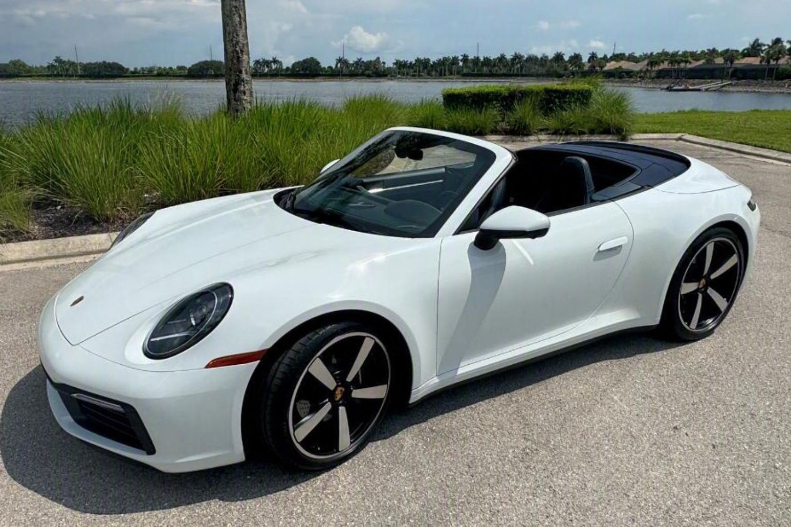 2020 Porsche 911 Carrera Cabriolet