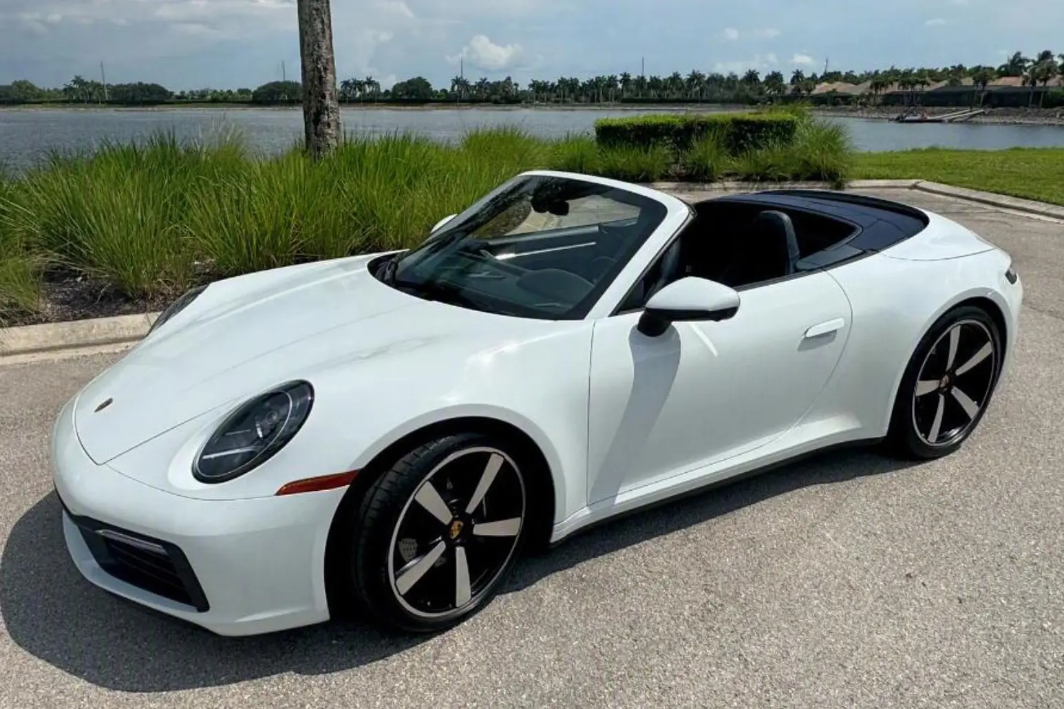 2020 Porsche 911 Carrera Cabriolet
