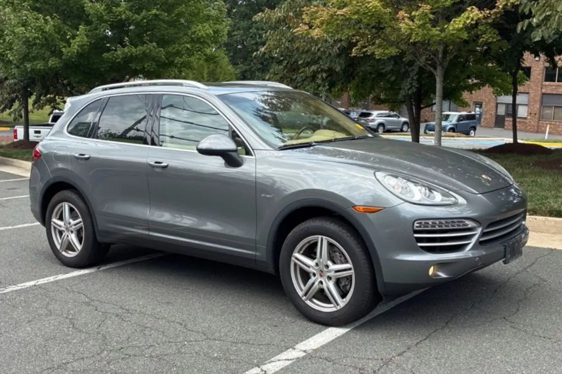 2017 Porsche Cayenne Platinum Edition