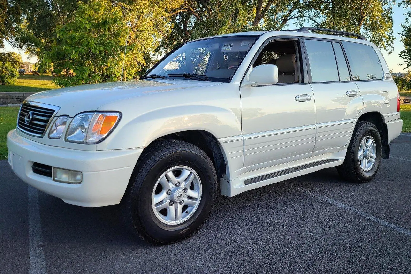 2000 Lexus LX