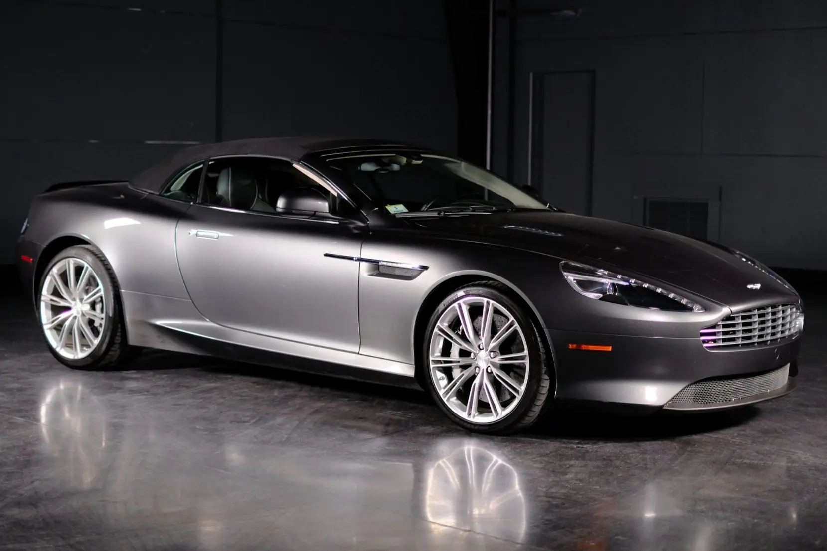 2014 Aston Martin DB9 Volante