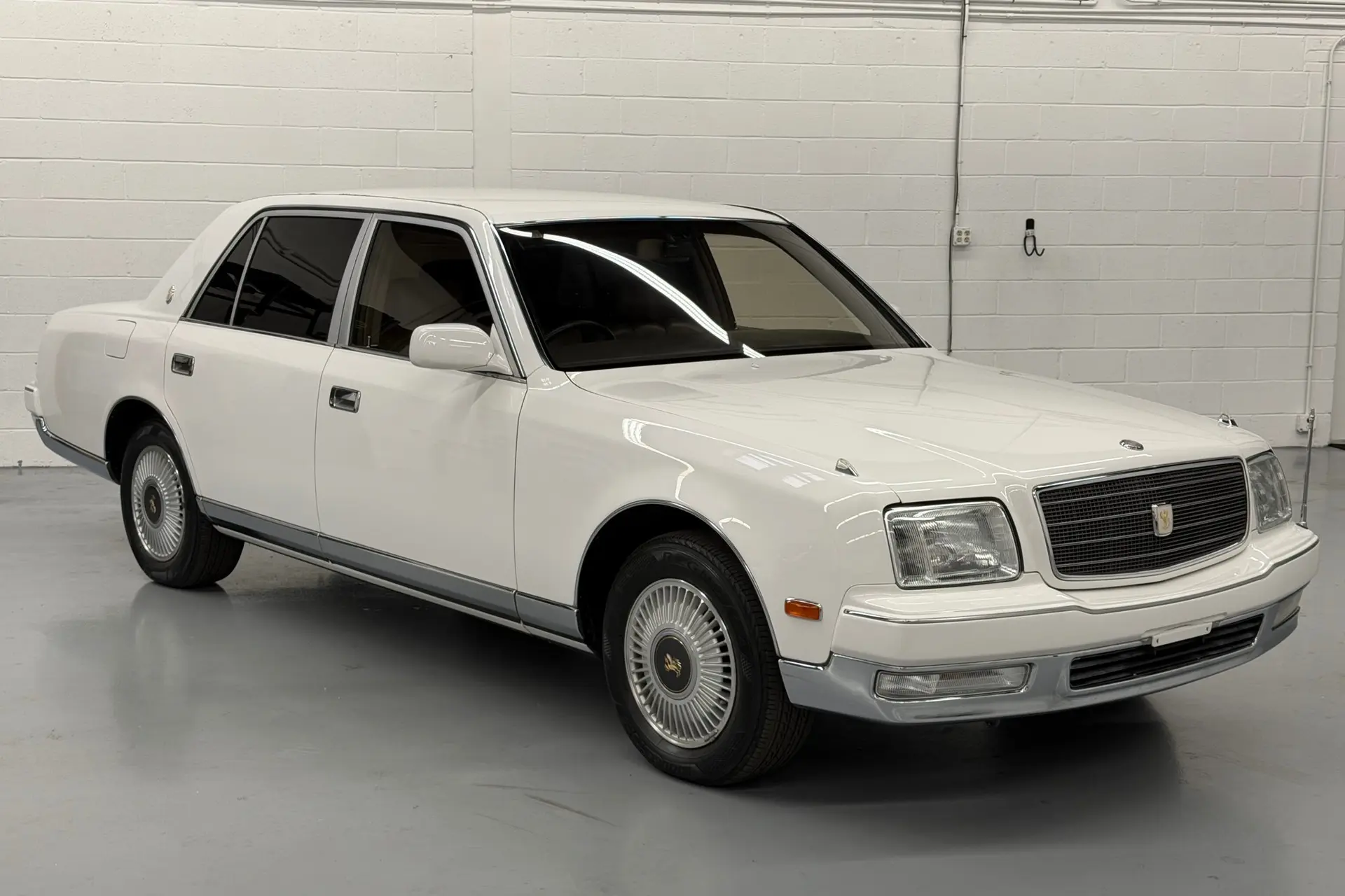 2000 Toyota Century
