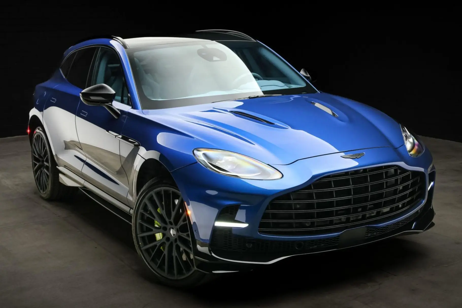 2023 Aston Martin DBX