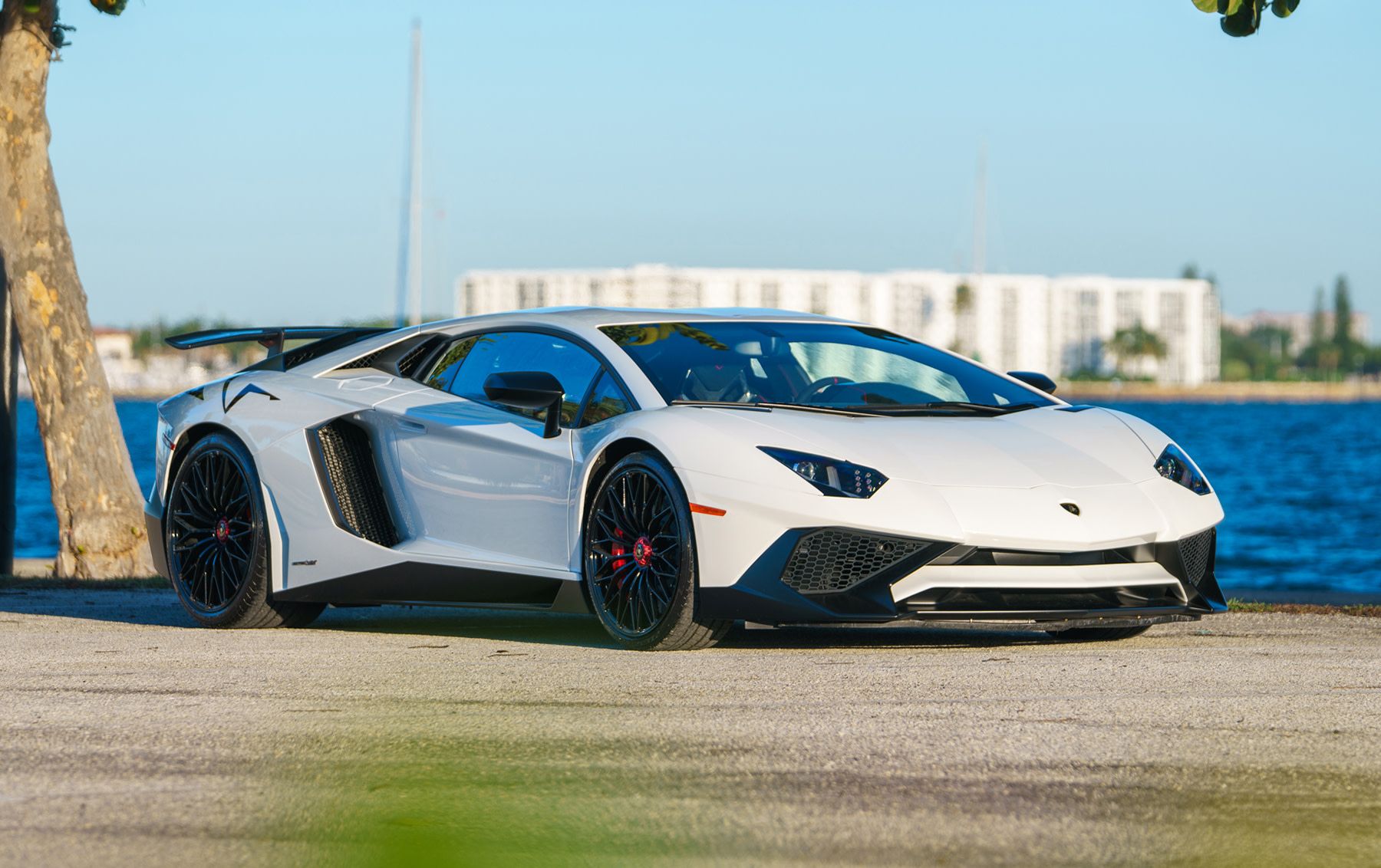 2016 Lamborghini Aventador