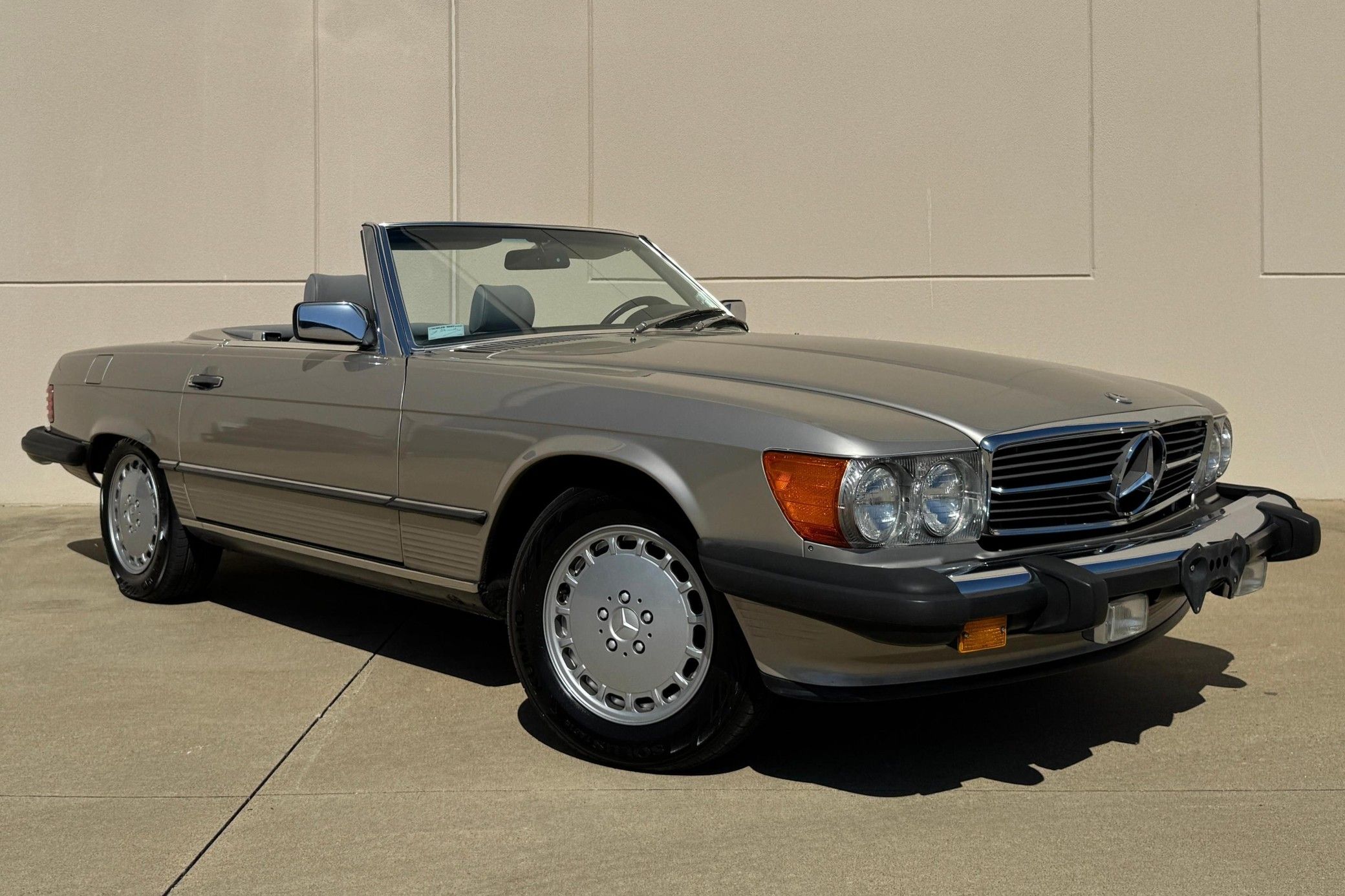 1987 Mercedes-Benz SL-Class 560SL