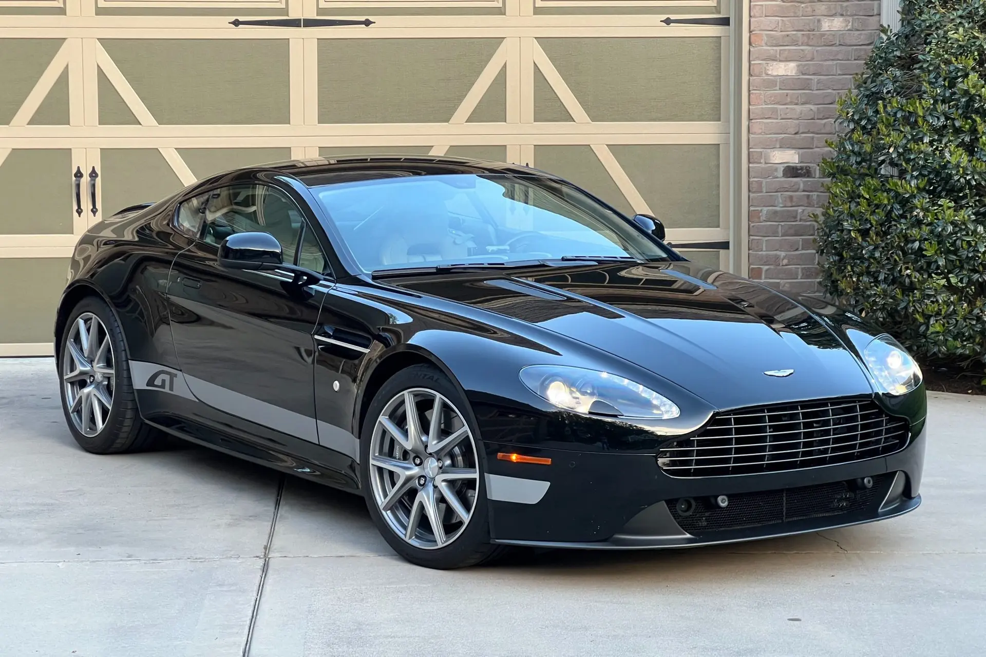 2015 Aston Martin Vantage Vantage 4.7 Coupe