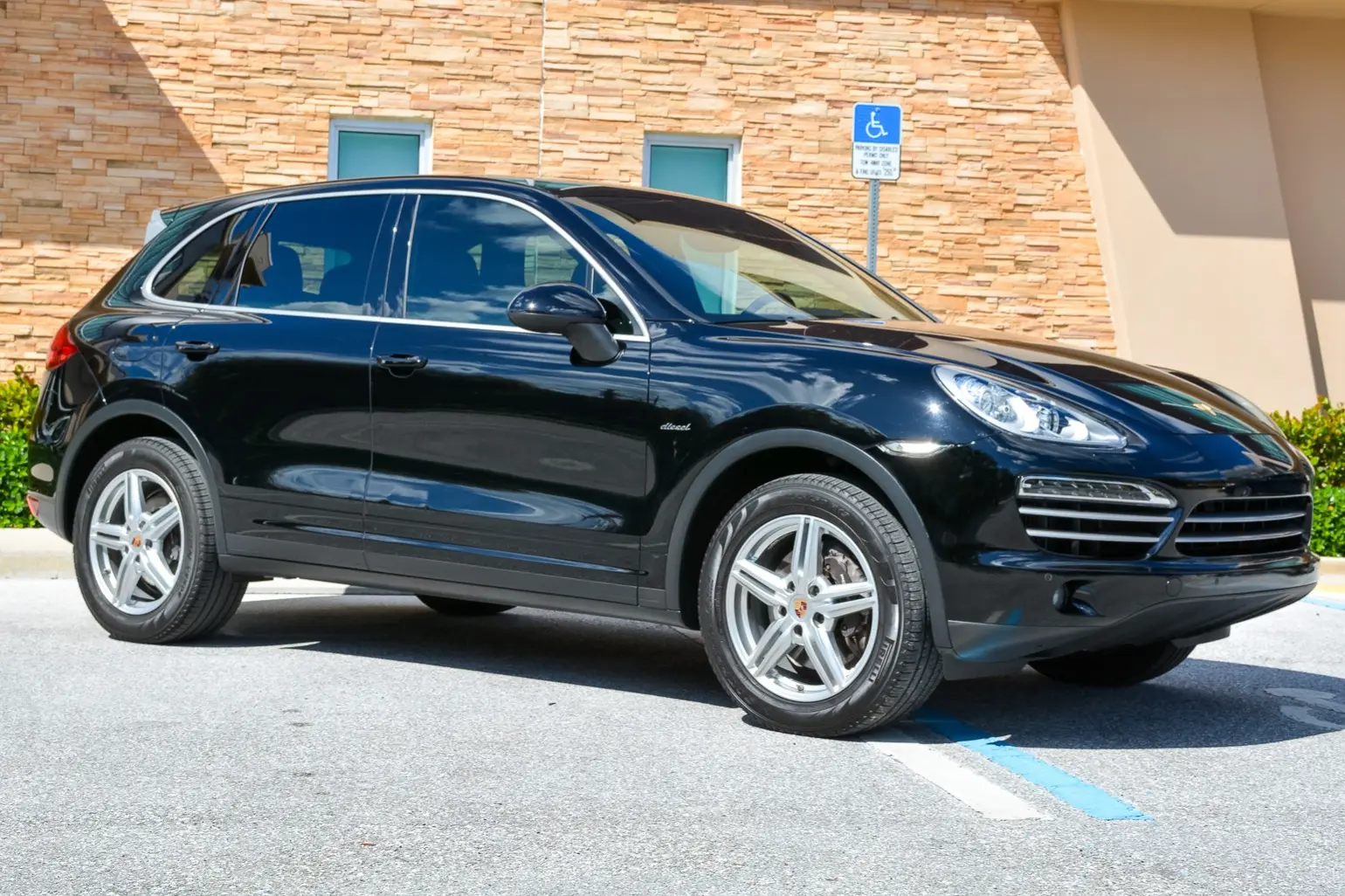 2014 Porsche Cayenne Platinum Edition