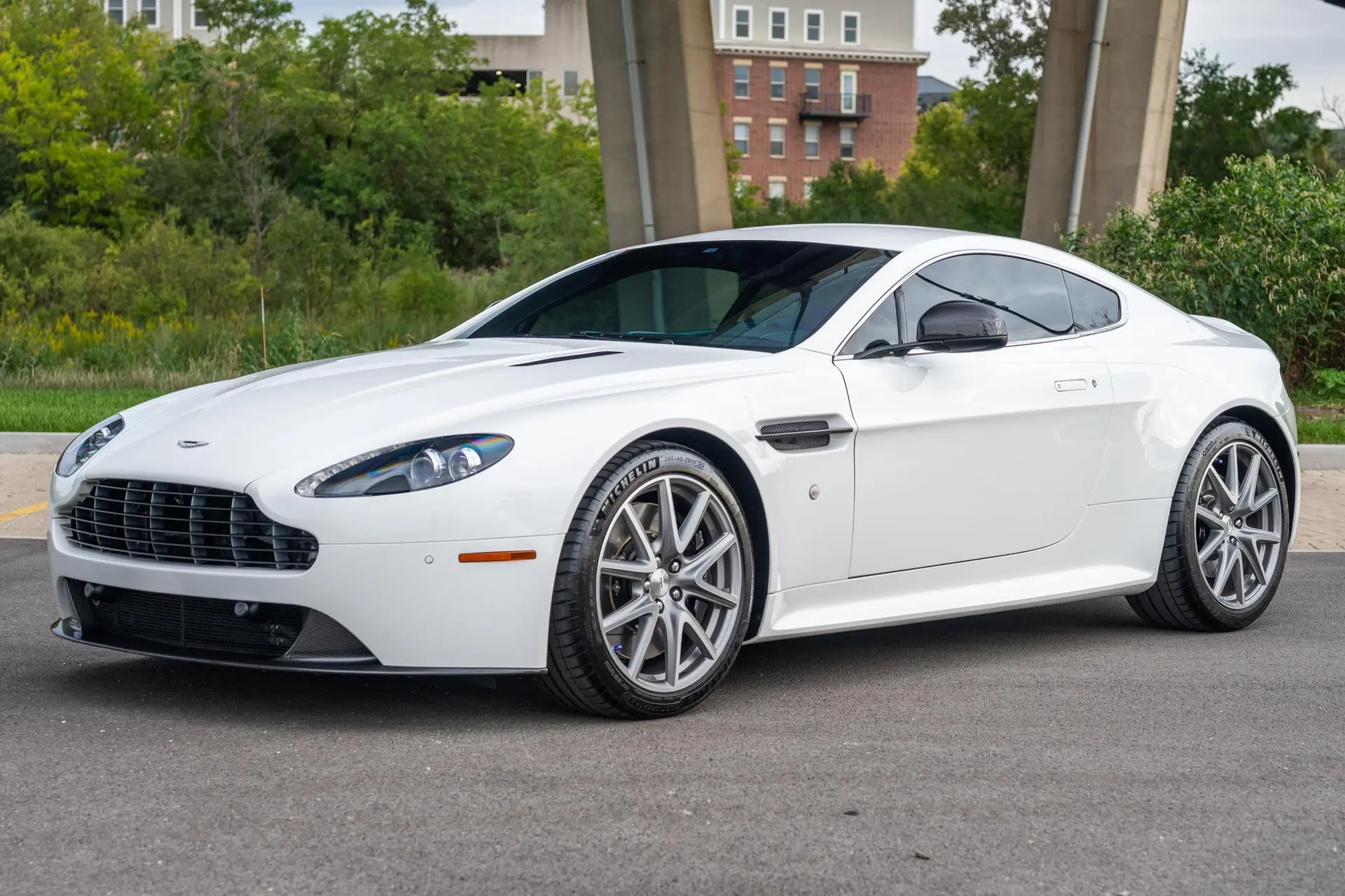 2014 Aston Martin Vantage Race Cars