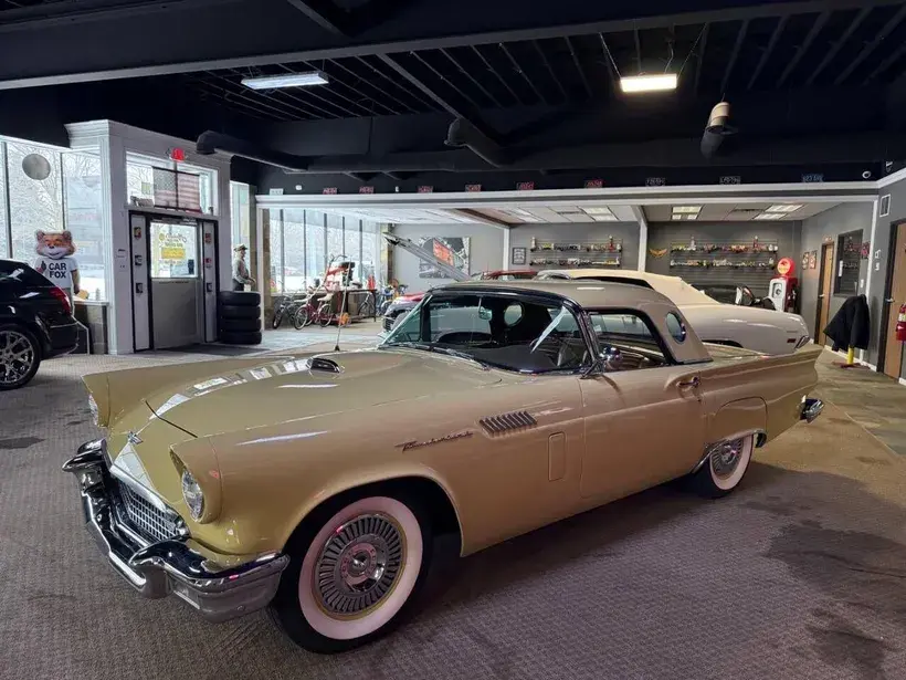 1957 Ford Thunderbird