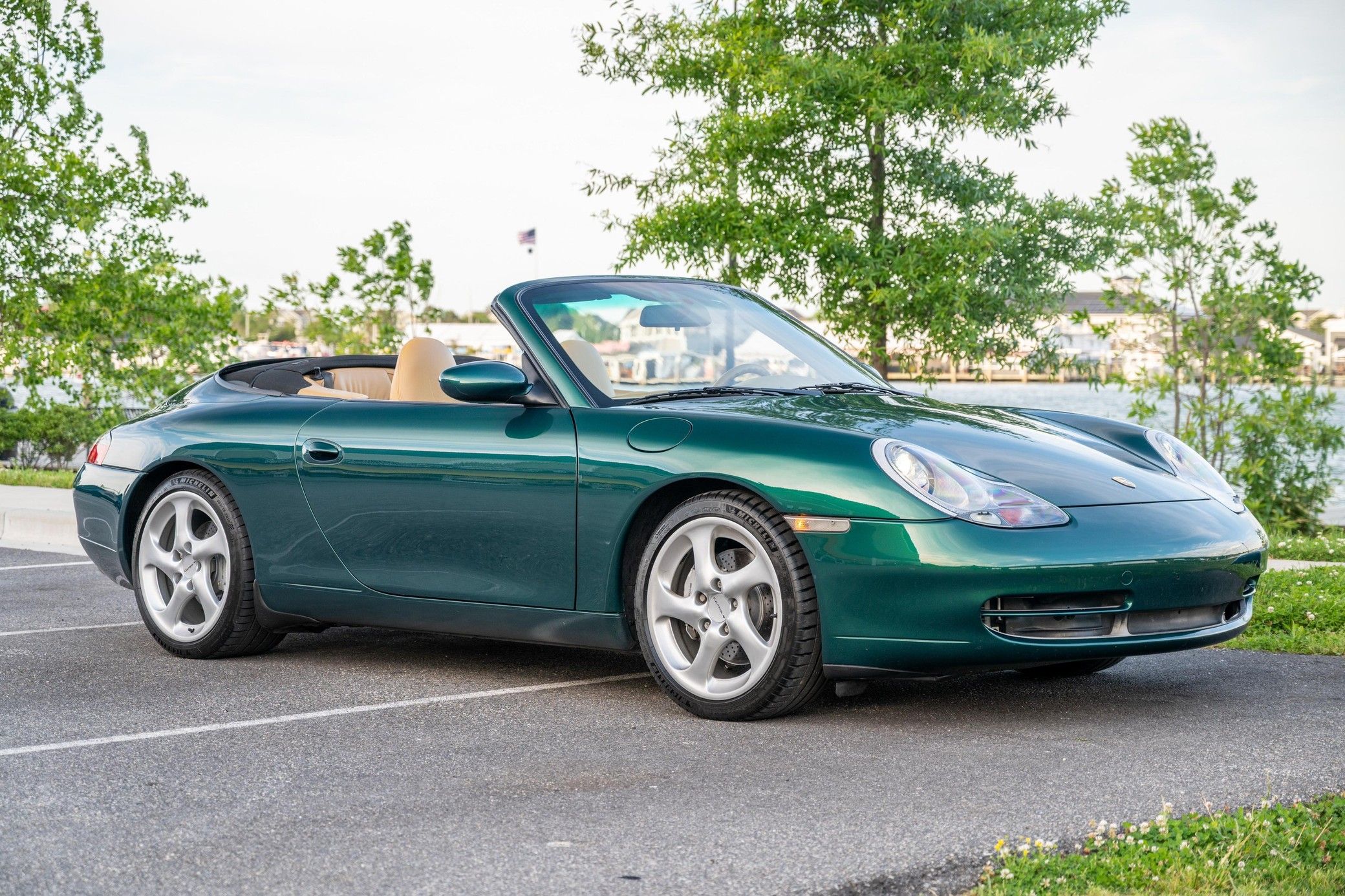 2000 Porsche 911 Carrera 4 Cabriolet