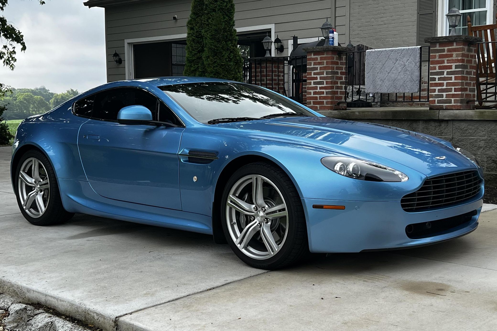 2011 Aston Martin Vantage Vantage 4.7 Coupe