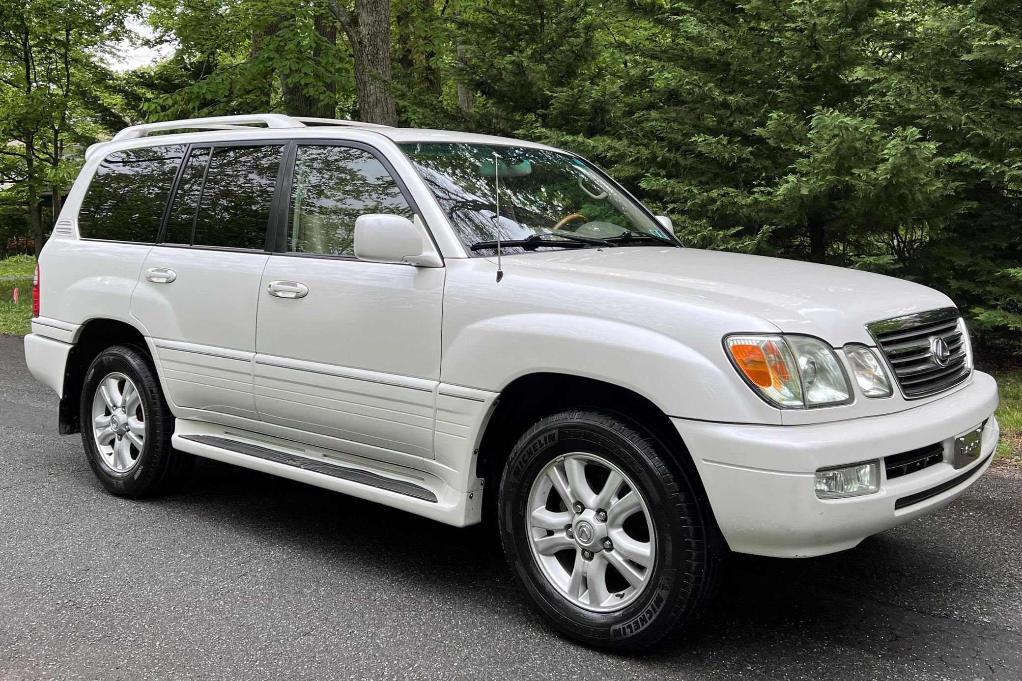 2004 Lexus LX