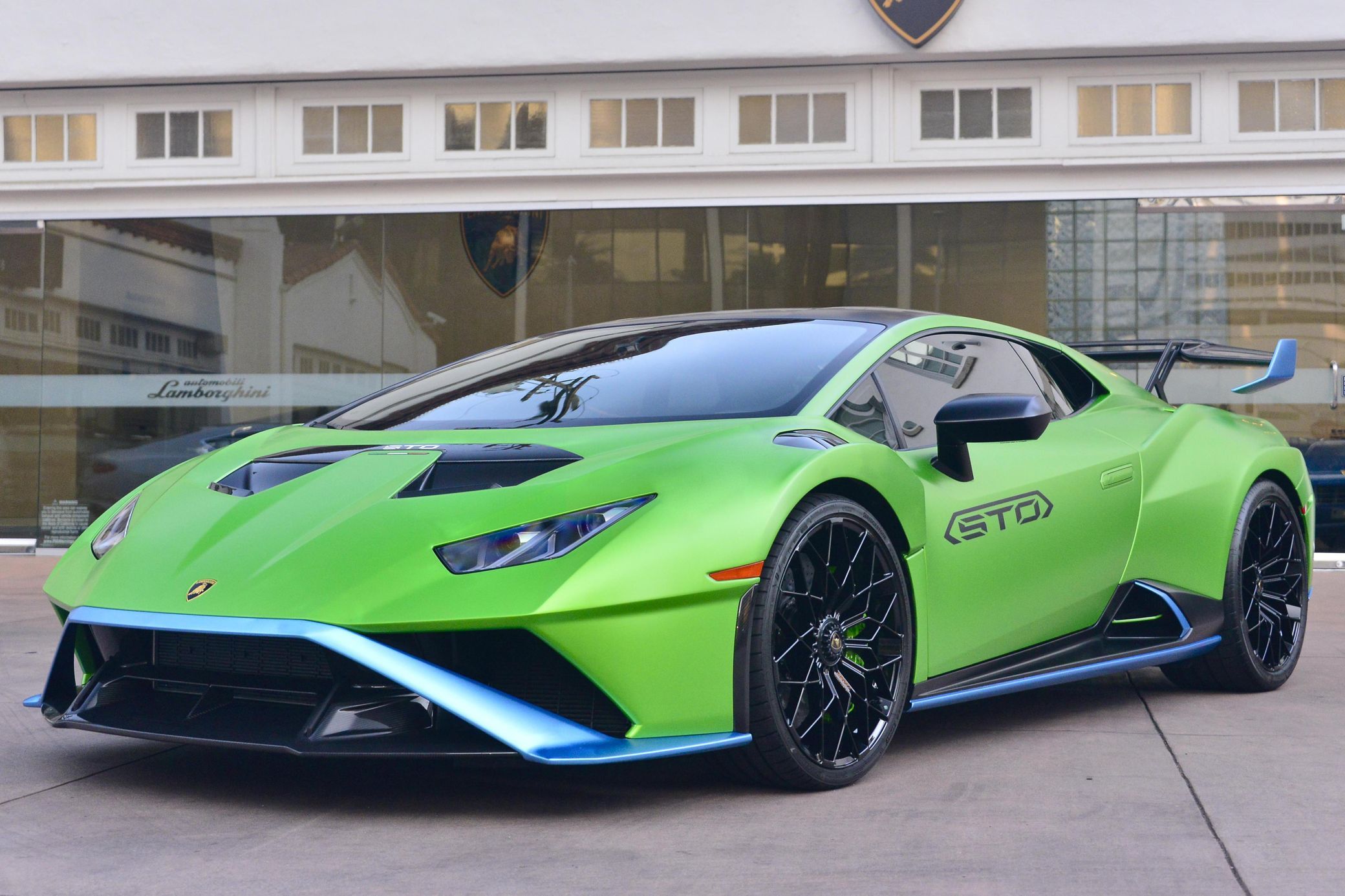 2022 Lamborghini Huracán STO