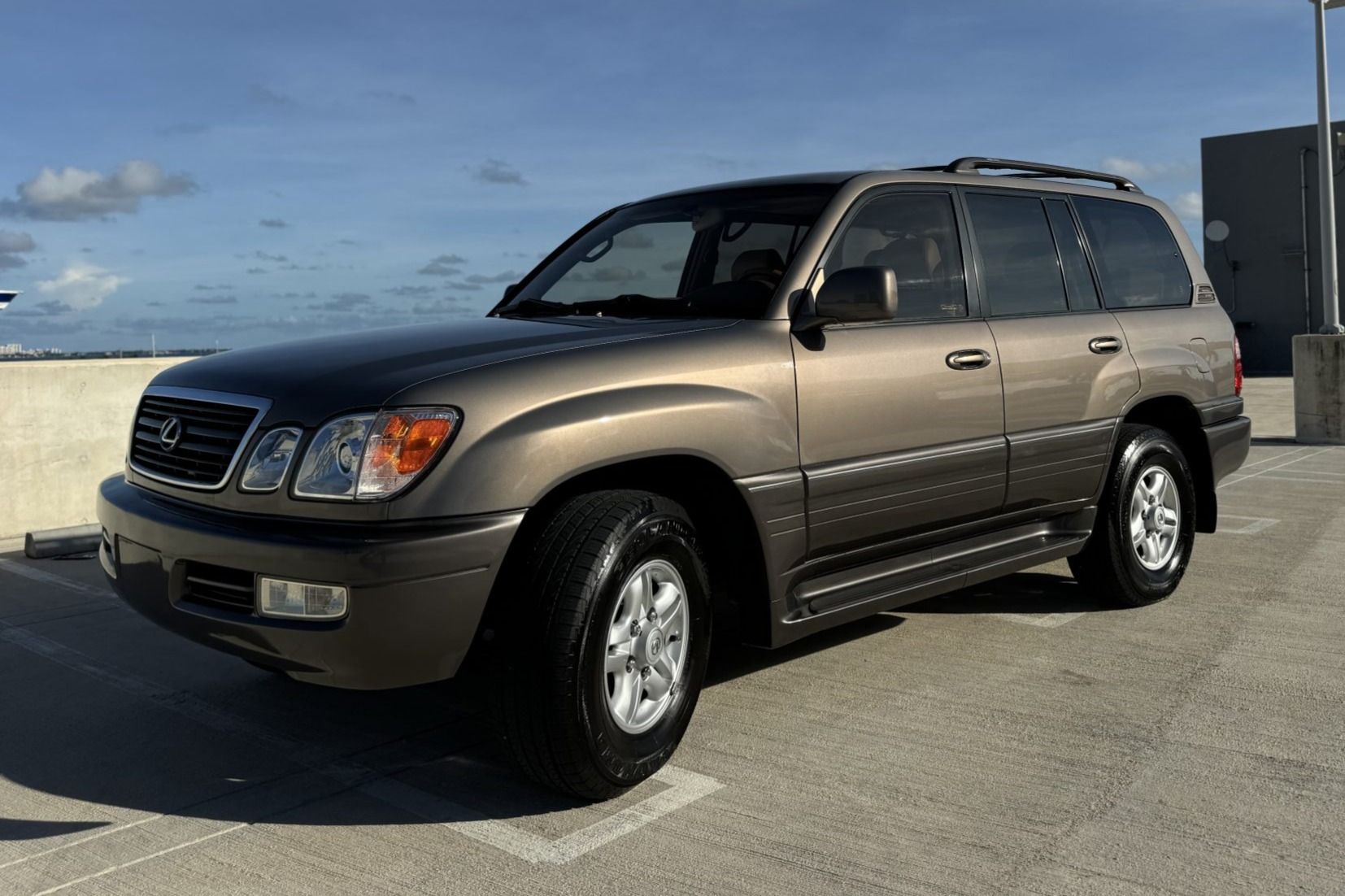 2000 Lexus LX
