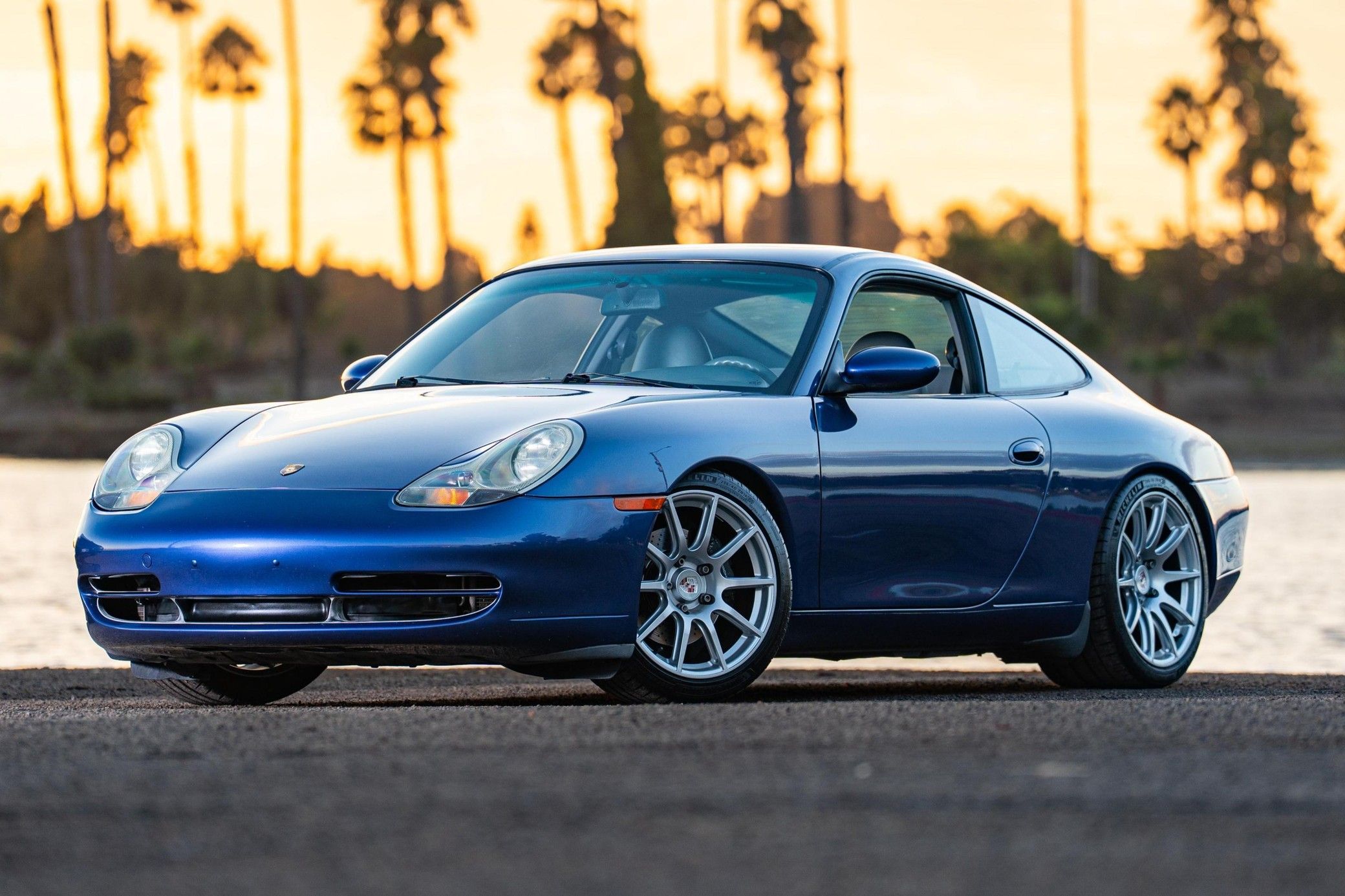 2000 Porsche 911 Carrera
