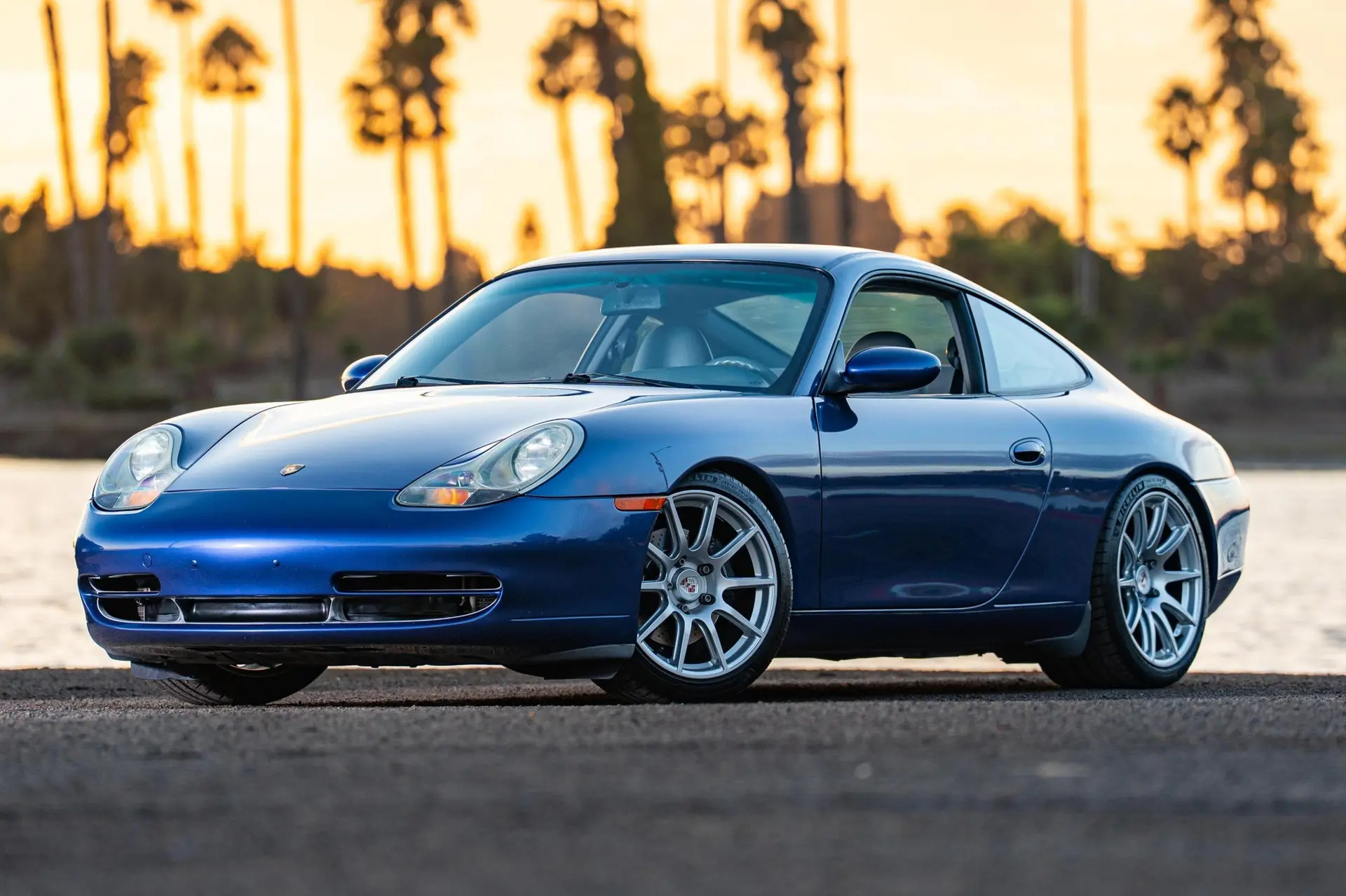 2000 Porsche 911 Carrera
