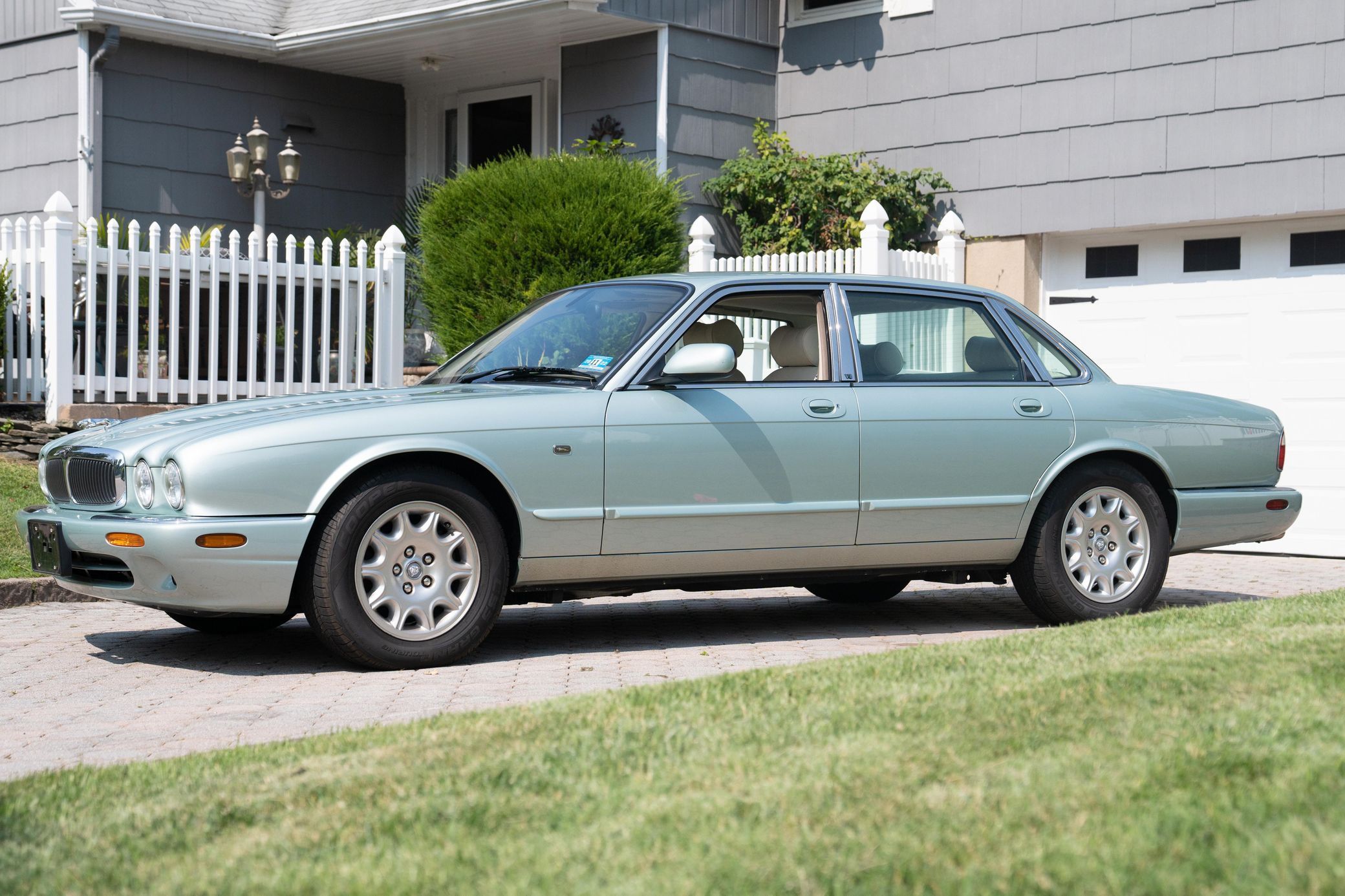 2000 Jaguar XJ