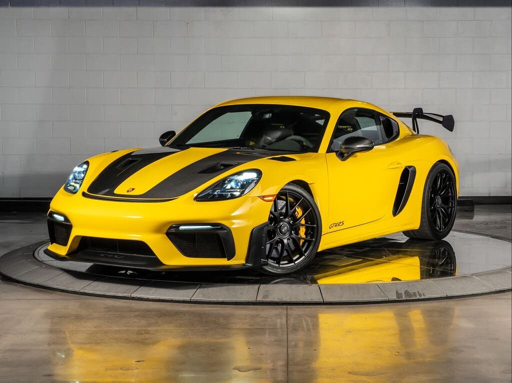 2025 Porsche Cayman GT4