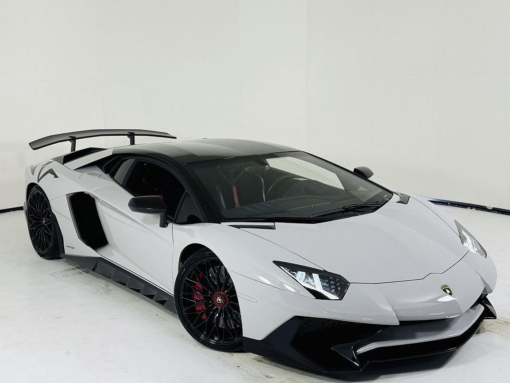 2016 Lamborghini Aventador LP700-4
