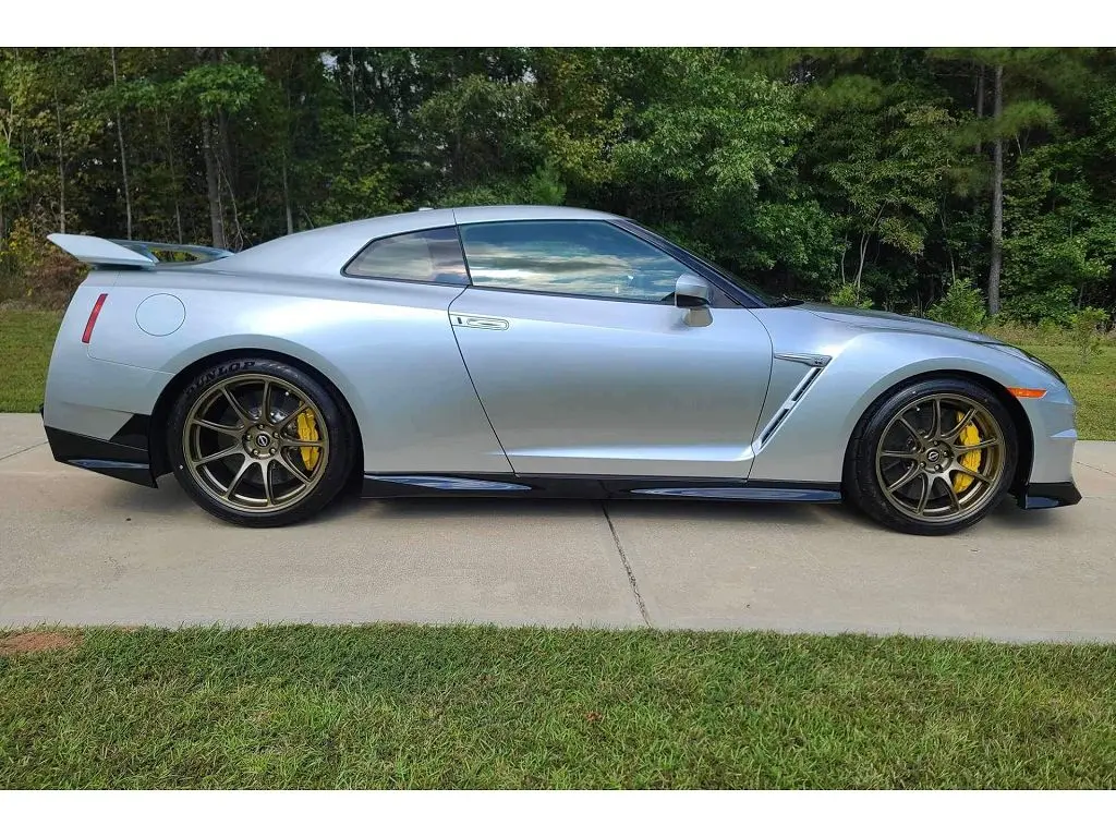 2024 Nissan GT-R T-spec