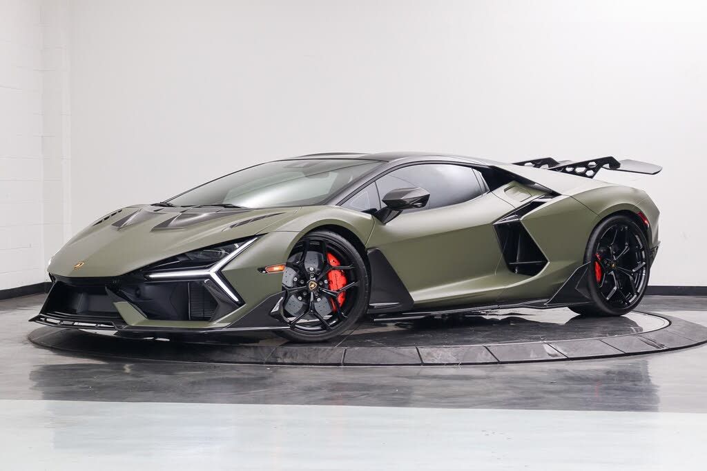 2024 Lamborghini Revuelto
