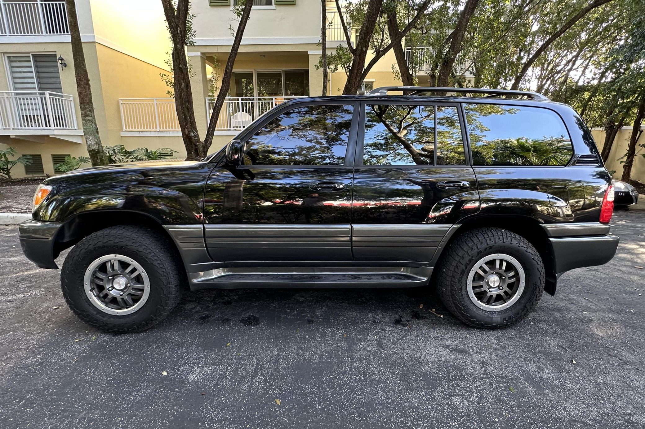 2000 Lexus LX