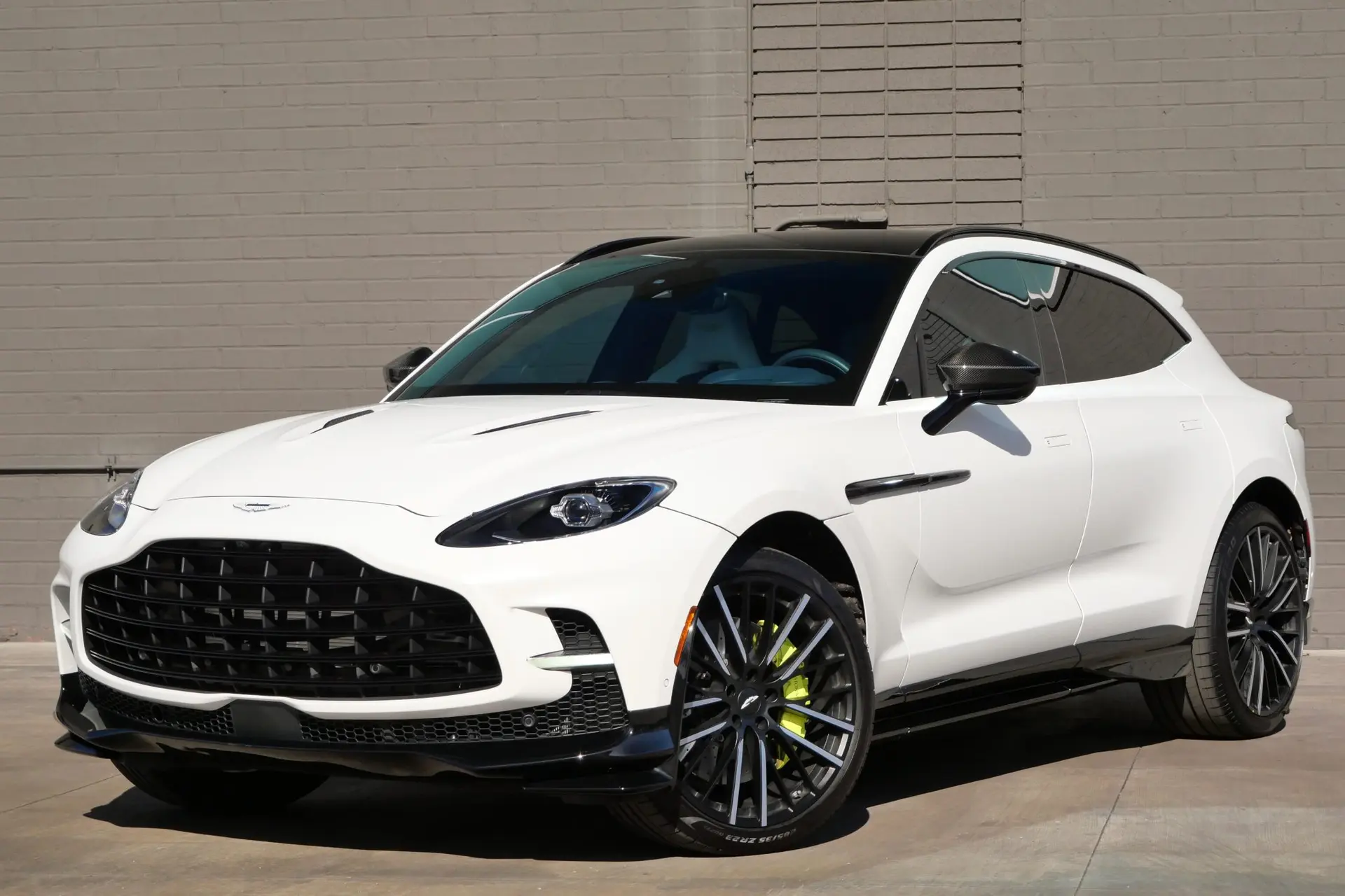2023 Aston Martin DBX