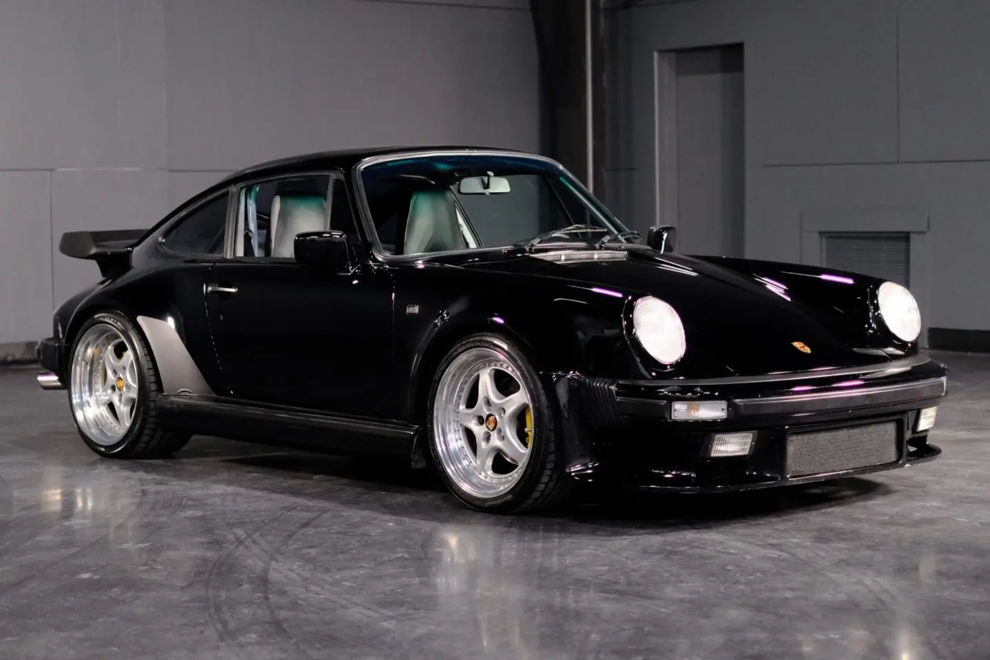1984 Porsche 911 Turbo Slantnose