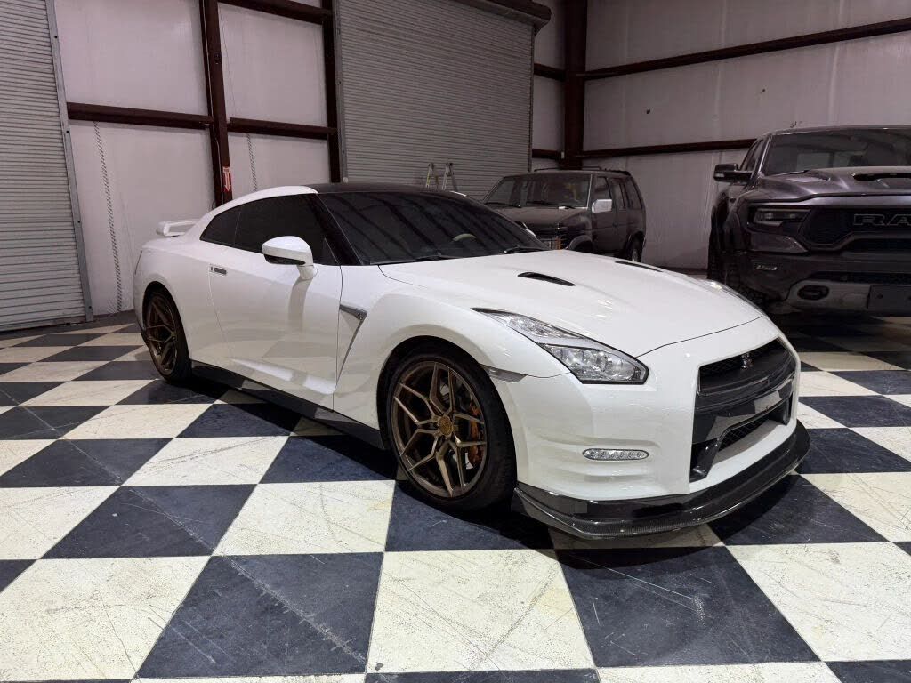 2016 Nissan GT-R Premium