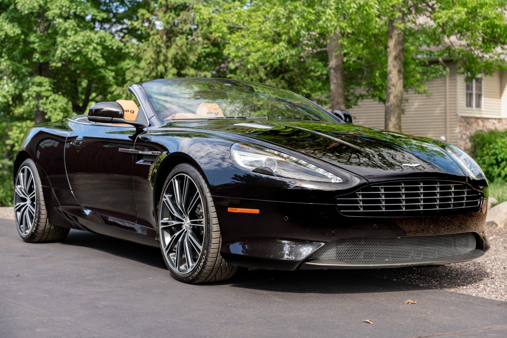 2014 Aston Martin DB9 Volante