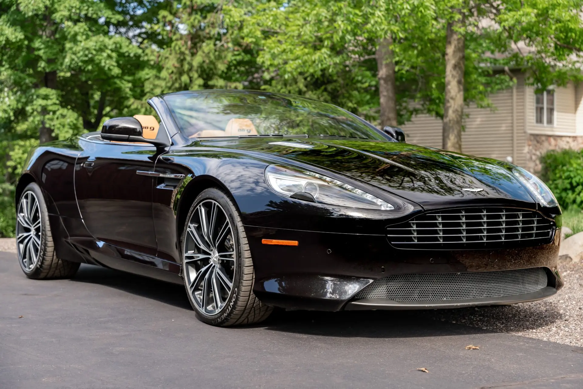 2014 Aston Martin DB9 Volante