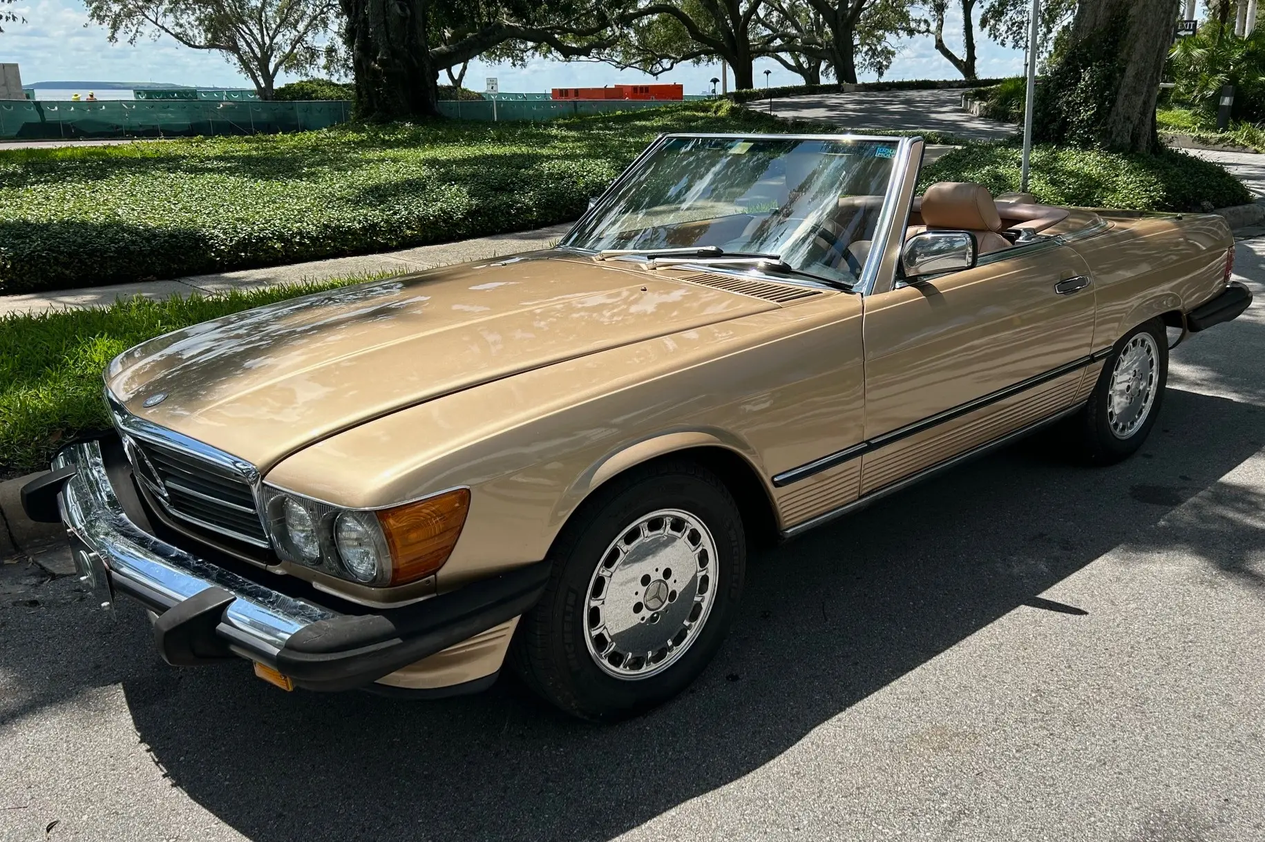1987 Mercedes-Benz SL-Class 560SL