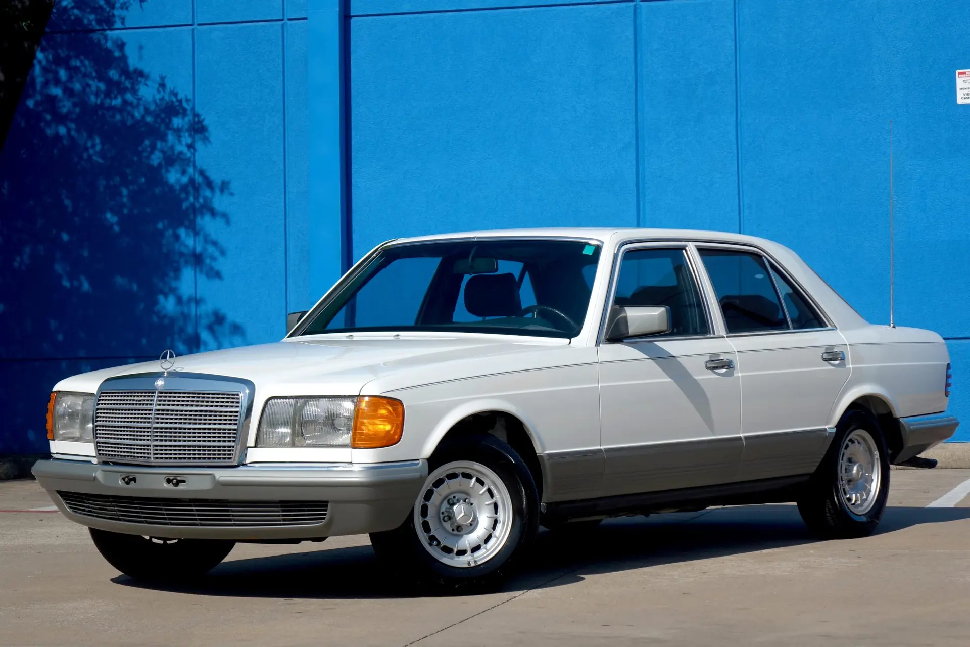 1985 Mercedes-Benz S-Class