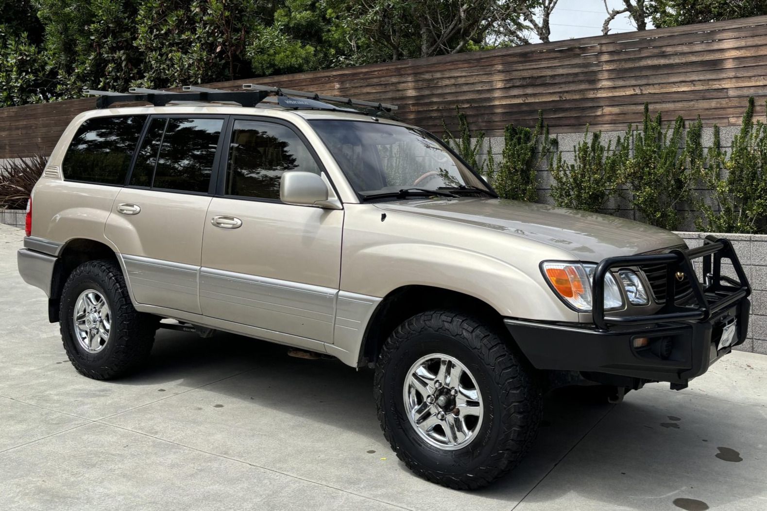 2000 Lexus LX