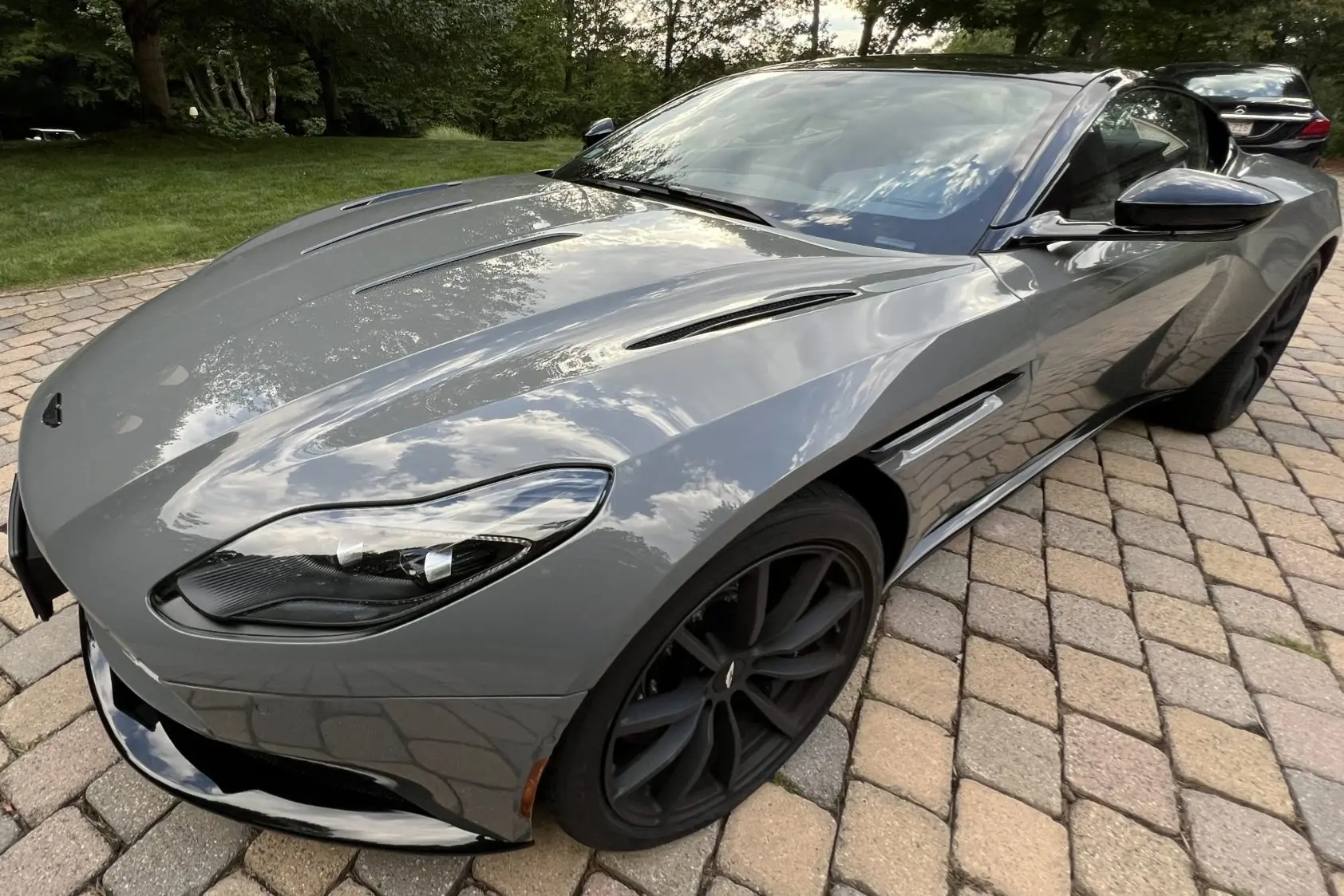 2023 Aston Martin DB11 V12