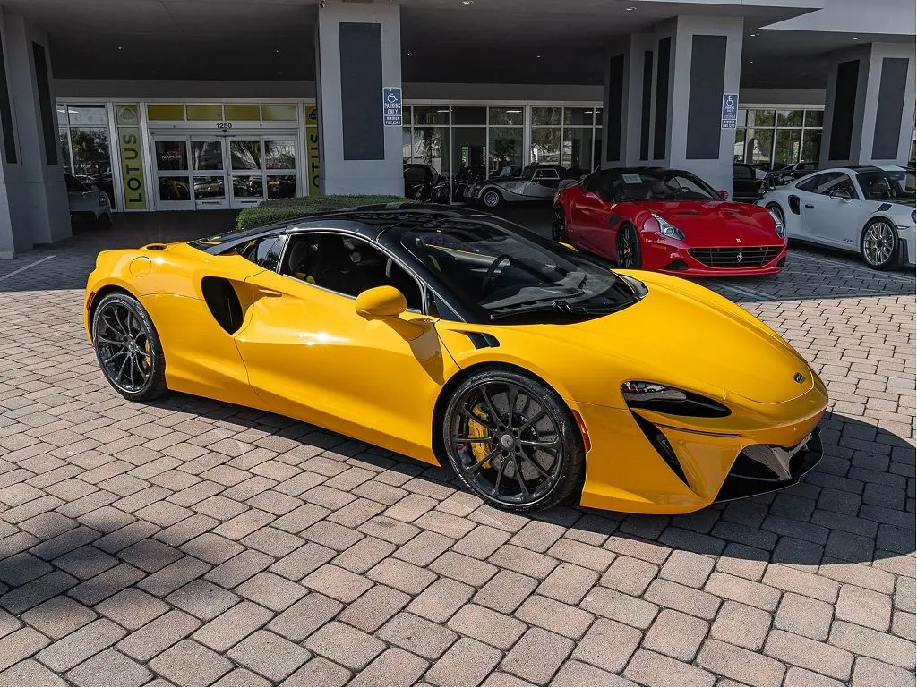 2025 McLaren Artura Spider