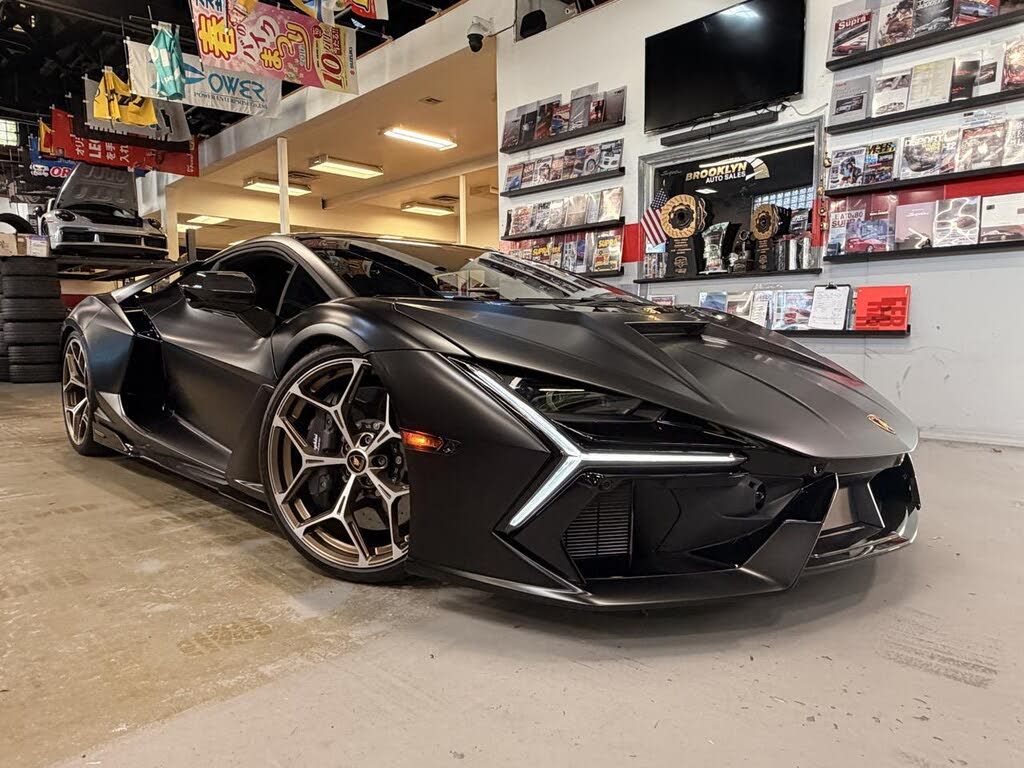 2024 Lamborghini Revuelto