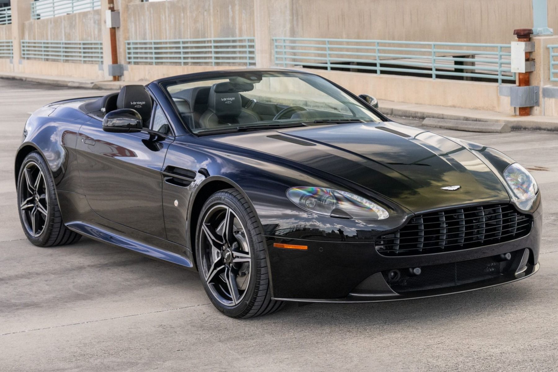 2009 Aston Martin Vantage 4.7 Roadster, stock photo