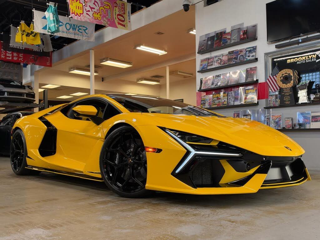2024 Lamborghini Revuelto